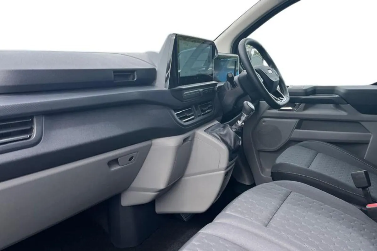 Ford Transit Custom 320 Limited L1 SWB Double Cab - Image 3