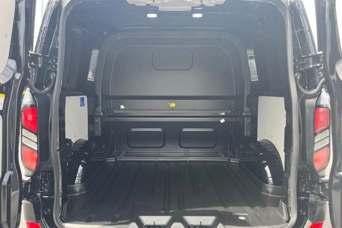 Ford Transit Custom 320 Limited L1 SWB Double Cab - Image 4