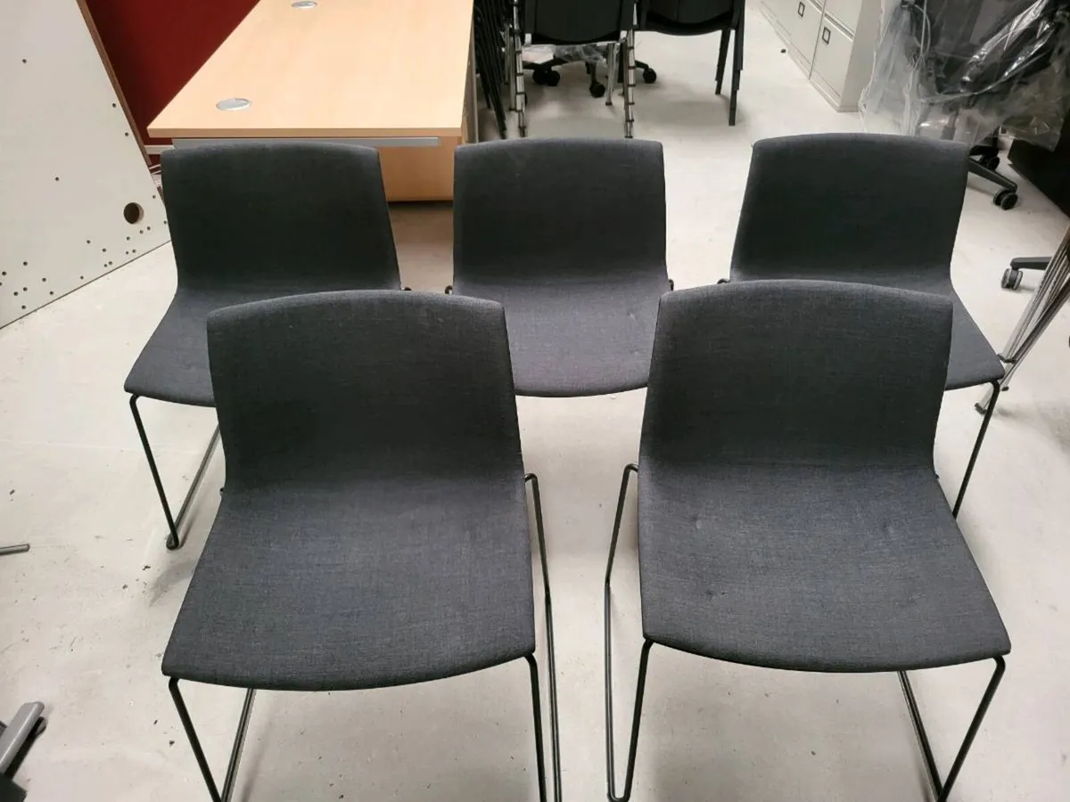 Set Of 5 Arper Multi Purpose Chairs. Mint Cond. - Image 3