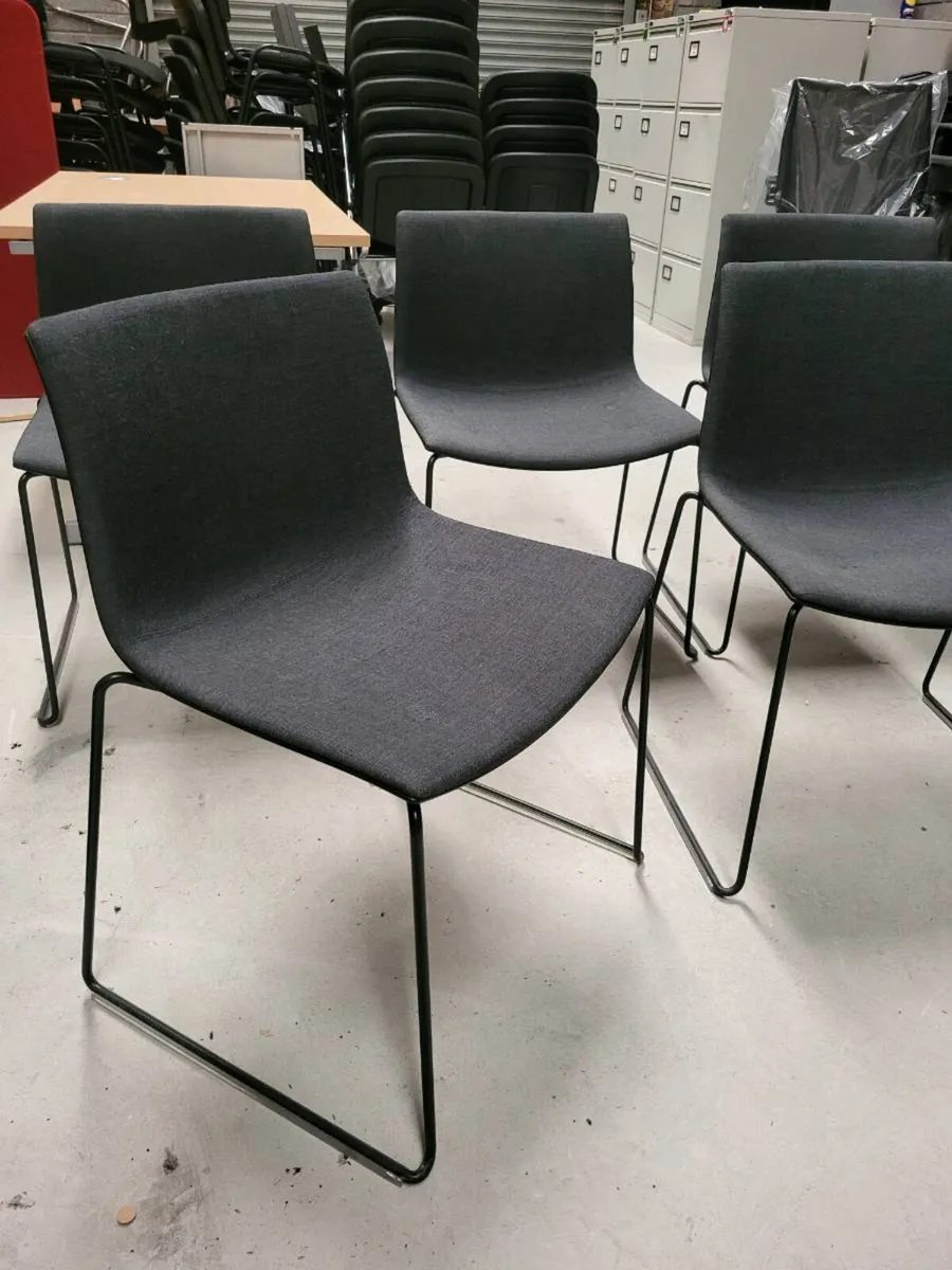 Set Of 5 Arper Multi Purpose Chairs. Mint Cond. - Image 4