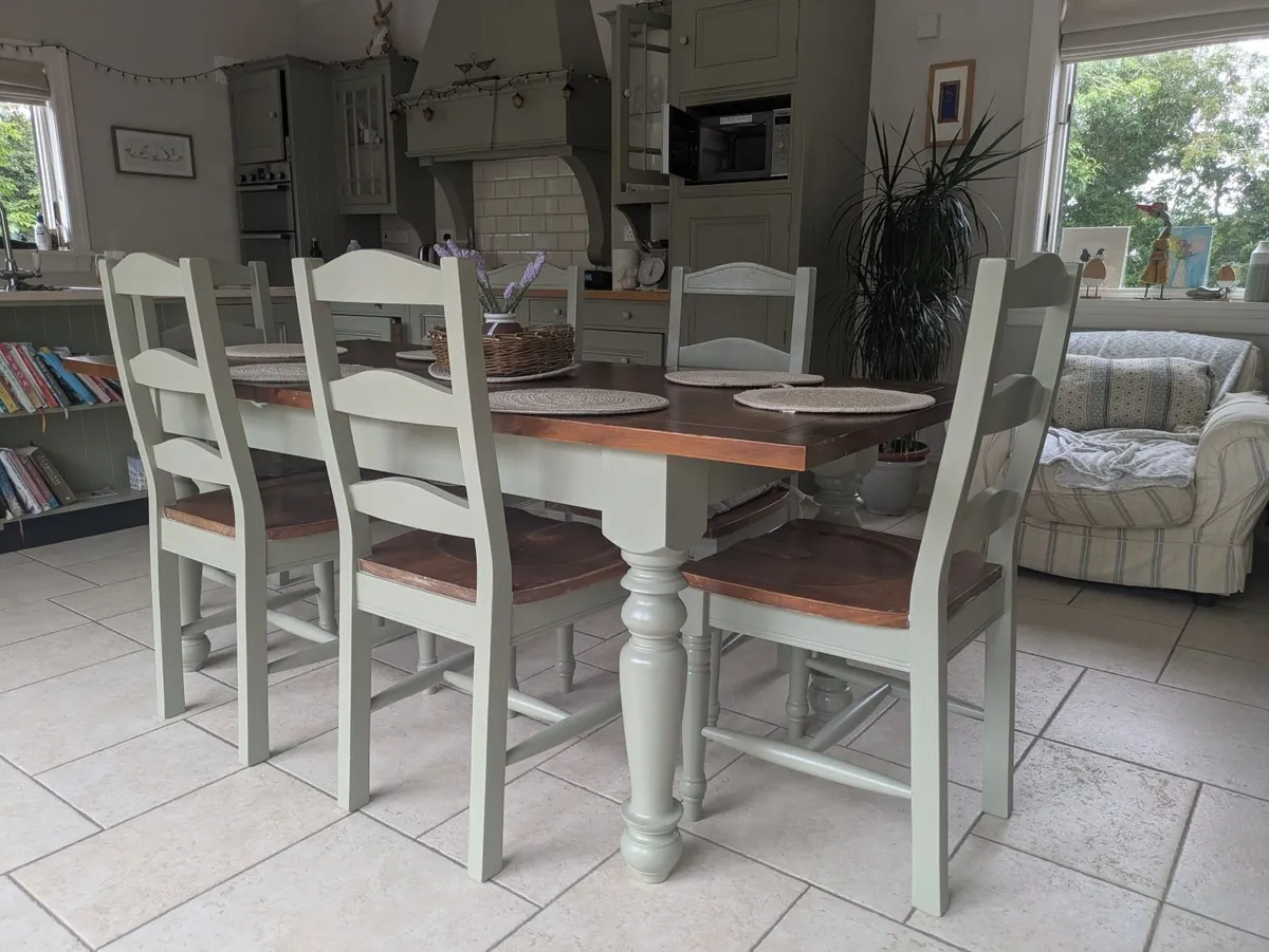 Dining table and 6 chairs - Image 2
