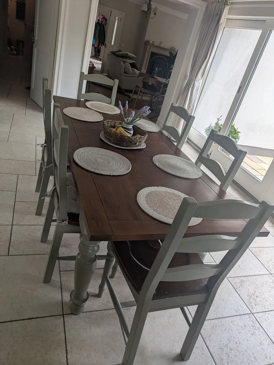 Dining table and 6 chairs - Image 3