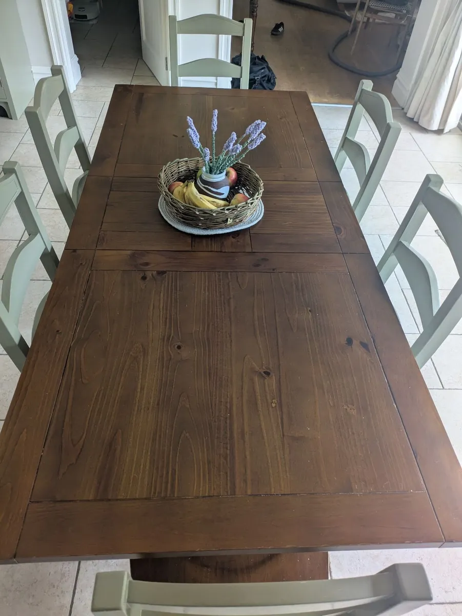Dining table and 6 chairs - Image 4