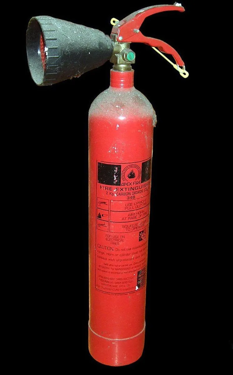 Vintage Apex Fire CO₂ Extinguisher – Pristine - Image 4