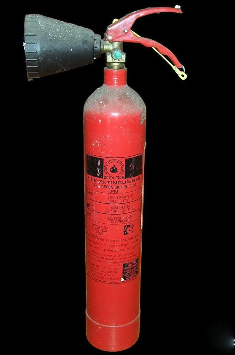 Vintage Apex Fire CO₂ Extinguisher – Pristine - Image 2