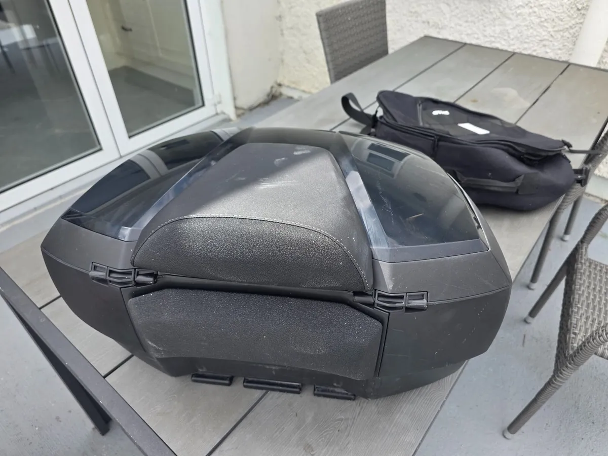 BMW MOTORCYCLE LUGGAGE TOP BOX SHAD 58 + FITTINGS - Image 3