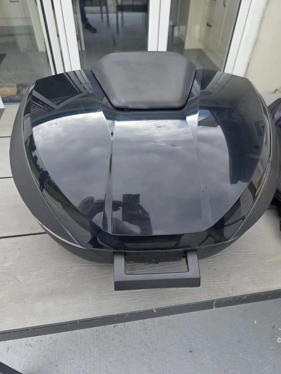 BMW MOTORCYCLE LUGGAGE TOP BOX SHAD 58 + FITTINGS - Image 1