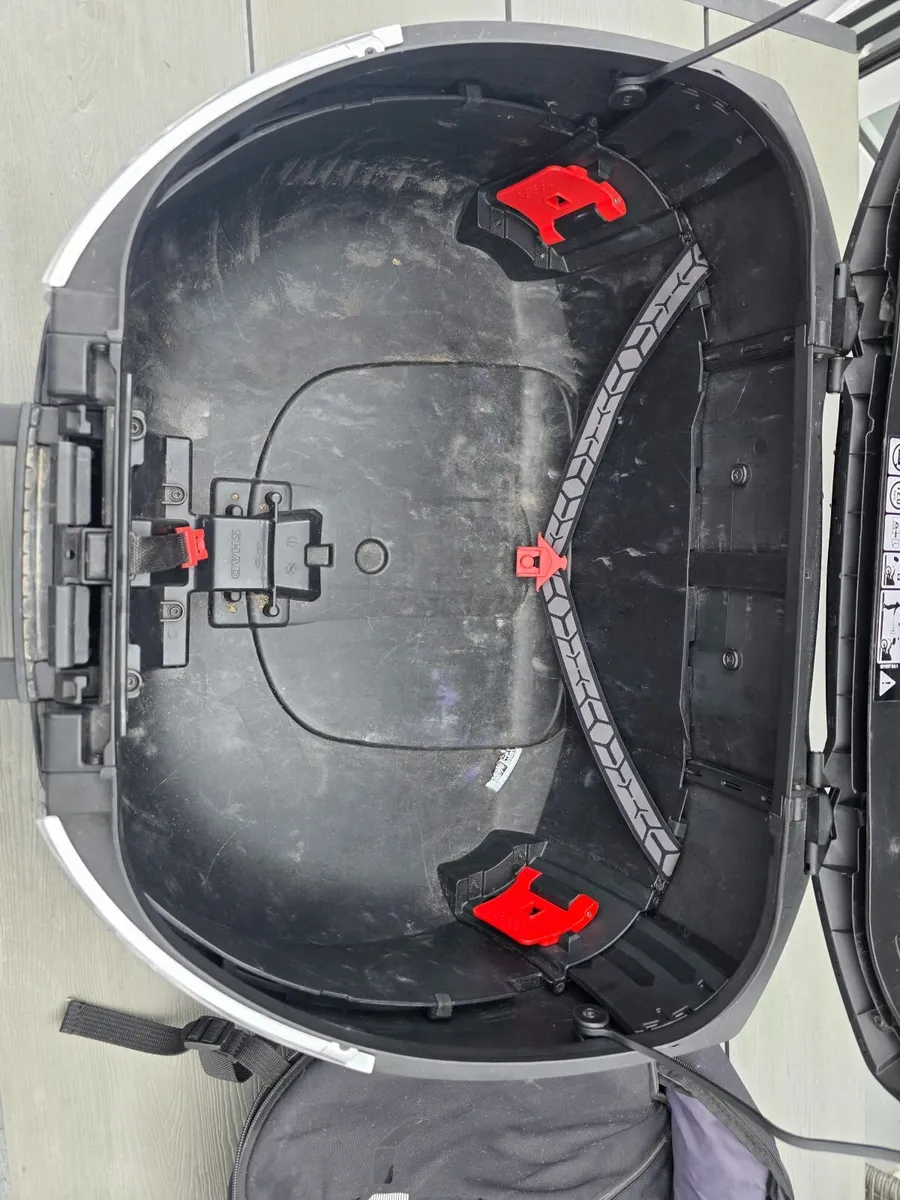 BMW MOTORCYCLE LUGGAGE TOP BOX SHAD 58 + FITTINGS - Image 4