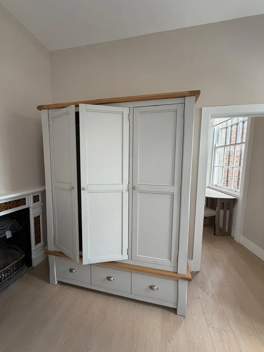Doune 3dr wardrobe/Taupe & Oak/Excellent Condition - Image 2