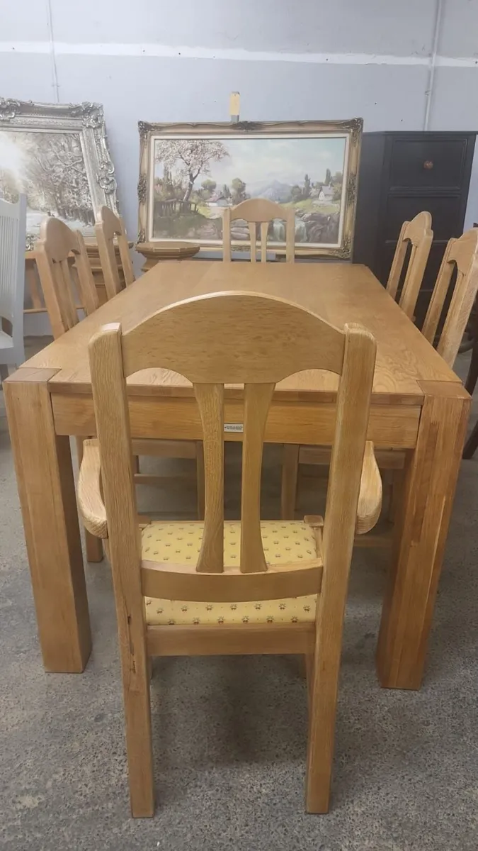 Solid light oak table, 6 chairs - Image 2