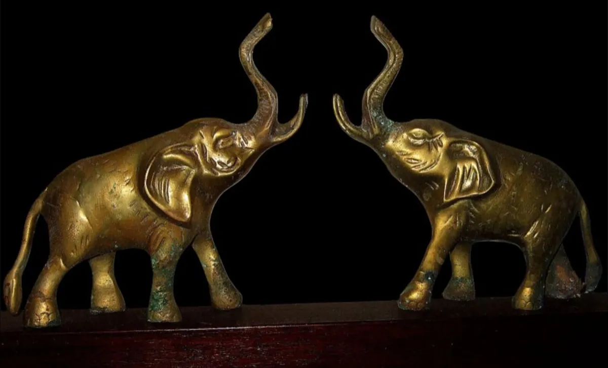 Stunning Pair of Vintage Solid Brass Elephants - Image 4