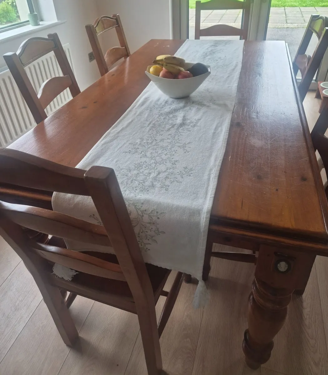 Kitchen table and chairs - Image 3