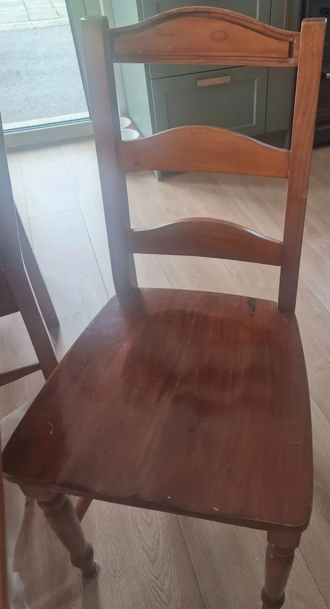 Kitchen table and chairs - Image 1
