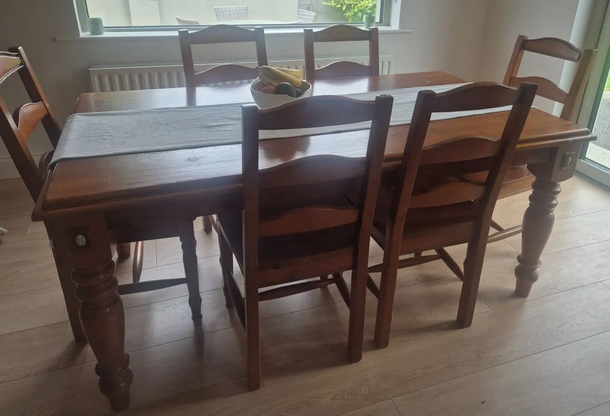 Kitchen table and chairs - Image 2