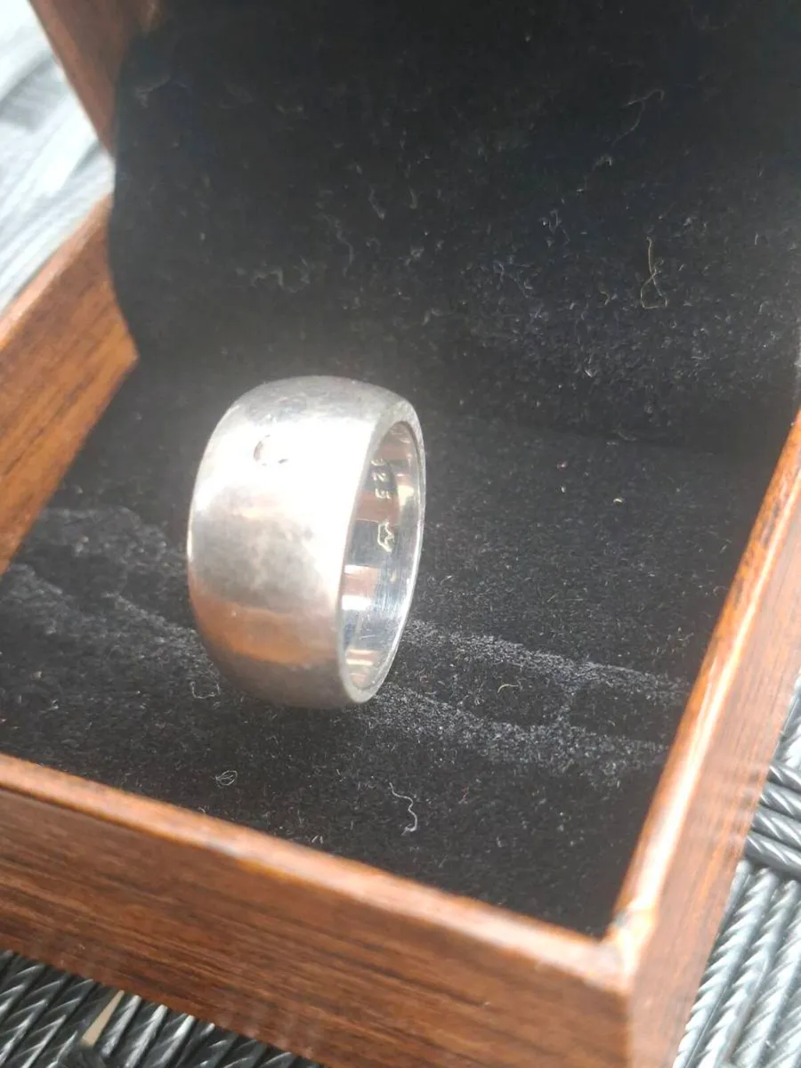 Lovely Vintage Solid 925 Sterling Silver Ring - Image 3