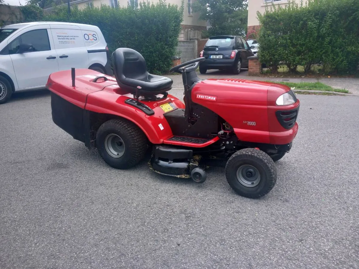 Ride on lawnmower - Image 1
