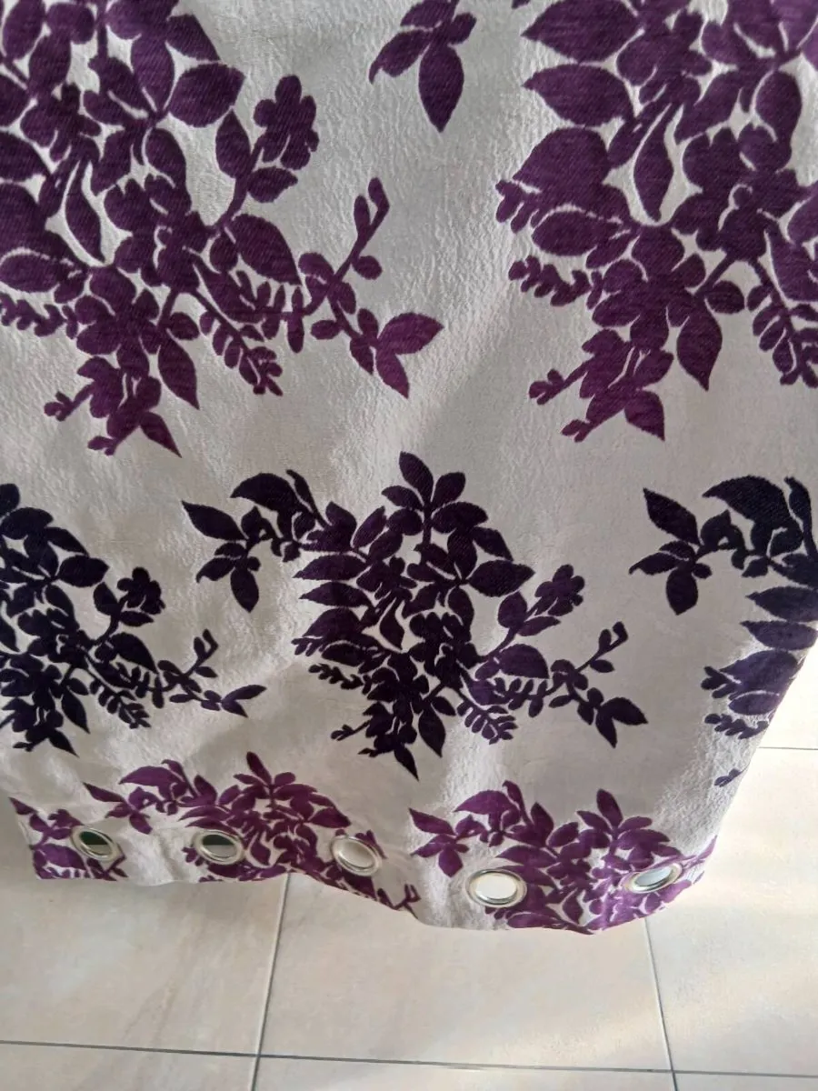 PAIR LINED CURTAINS LIKE NEW - Image 2
