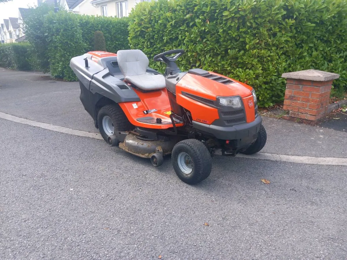 Ride on lawnmower - Image 1