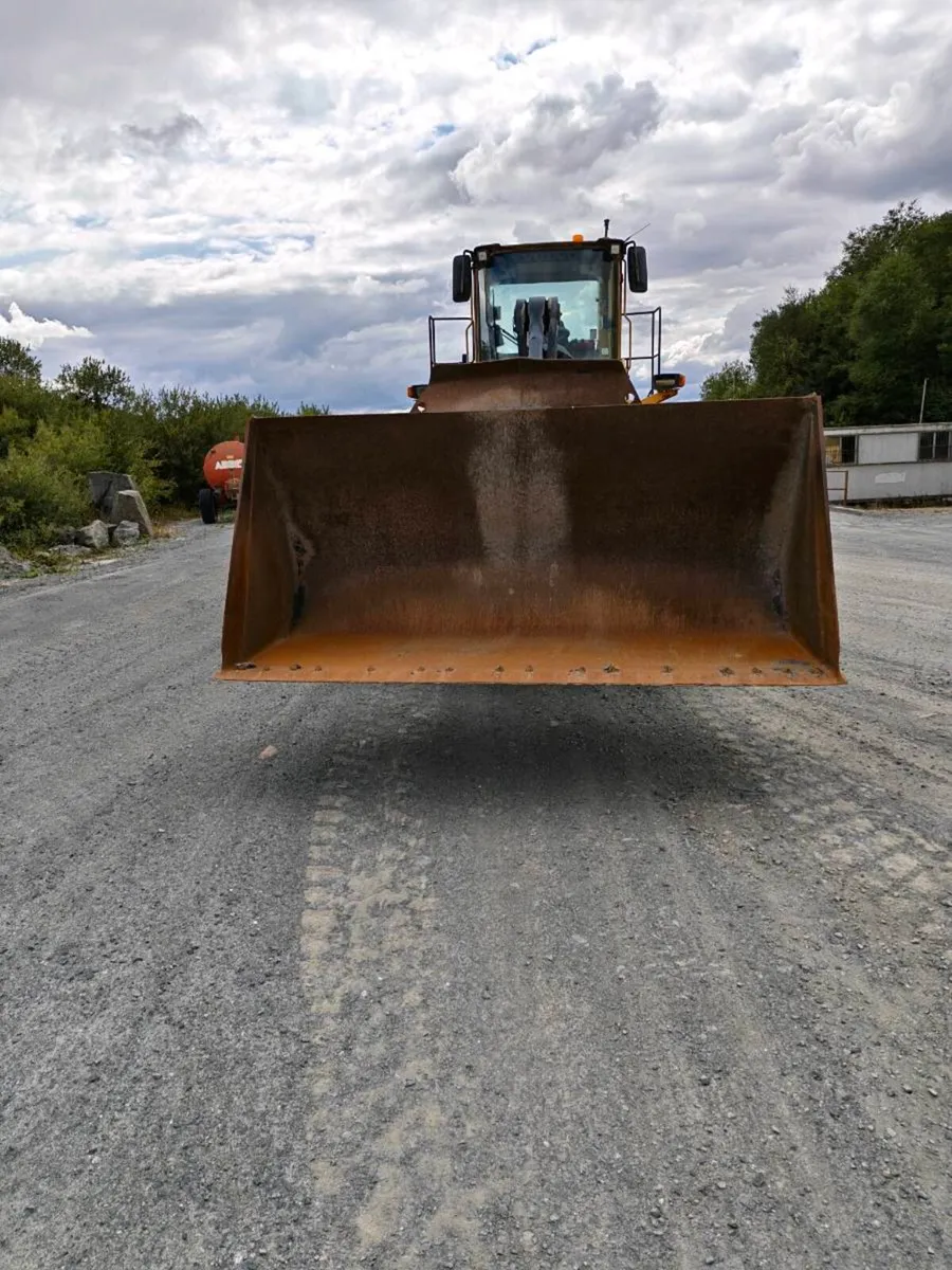 Volvo 150E Loading Shovel - Image 4