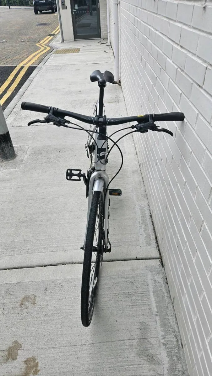 Giant Escape 2 Disc Hybrid Bike - Size Medium - Image 3