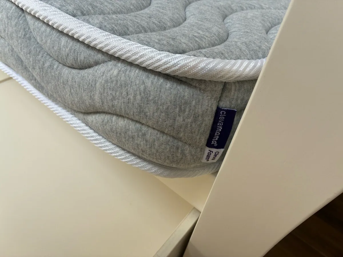 Oslo Cotbed with matching chest of drawers - Image 2