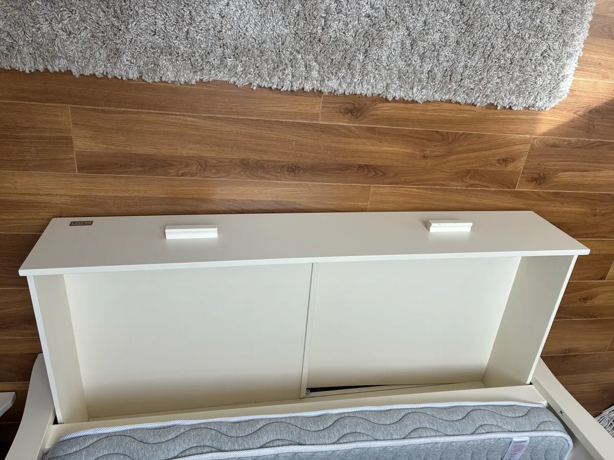 Oslo Cotbed with matching chest of drawers - Image 3