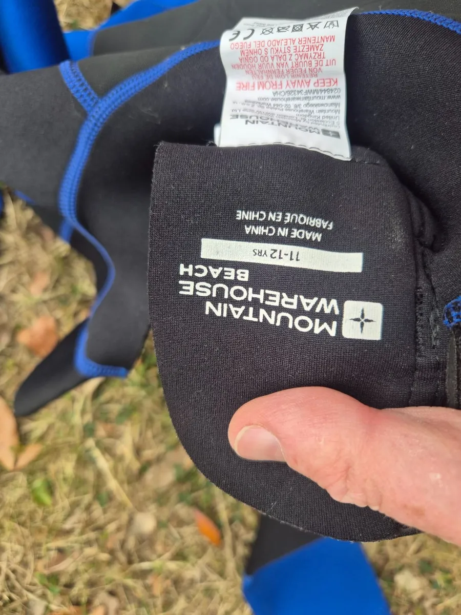 Wet suits - Image 1