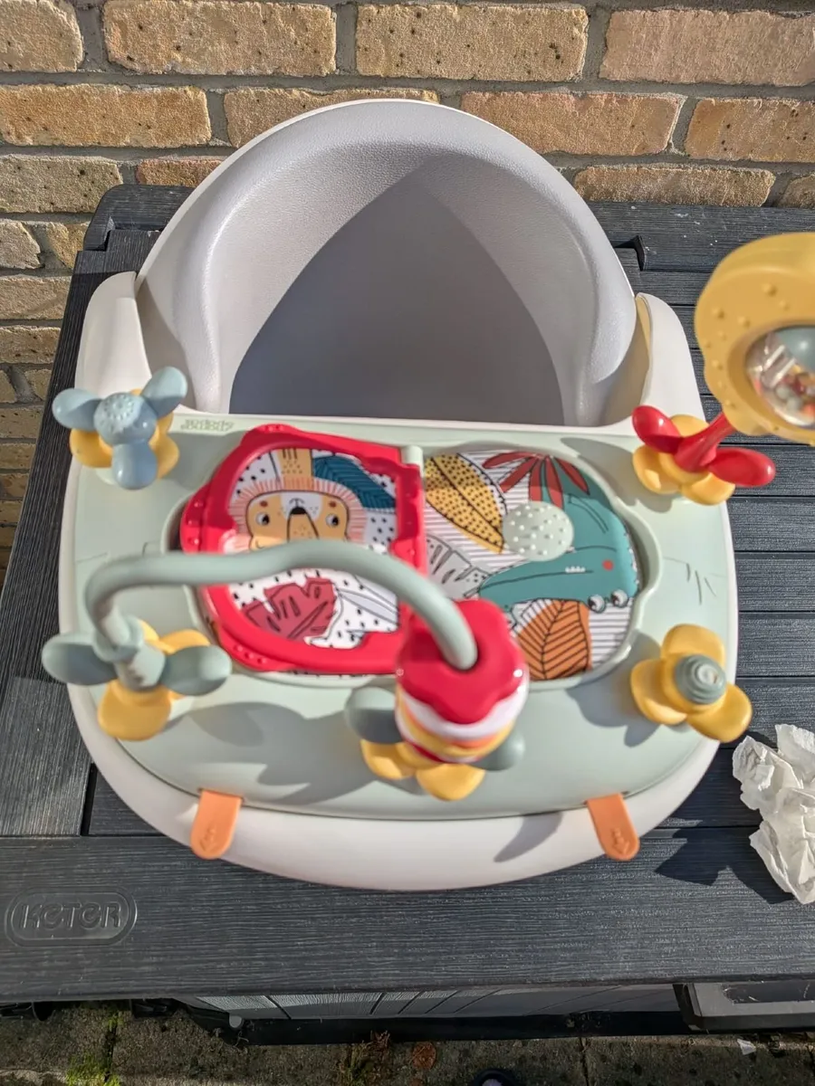 SNUG FLOOR SEAT + Activity Tray & many baby items - Image 1