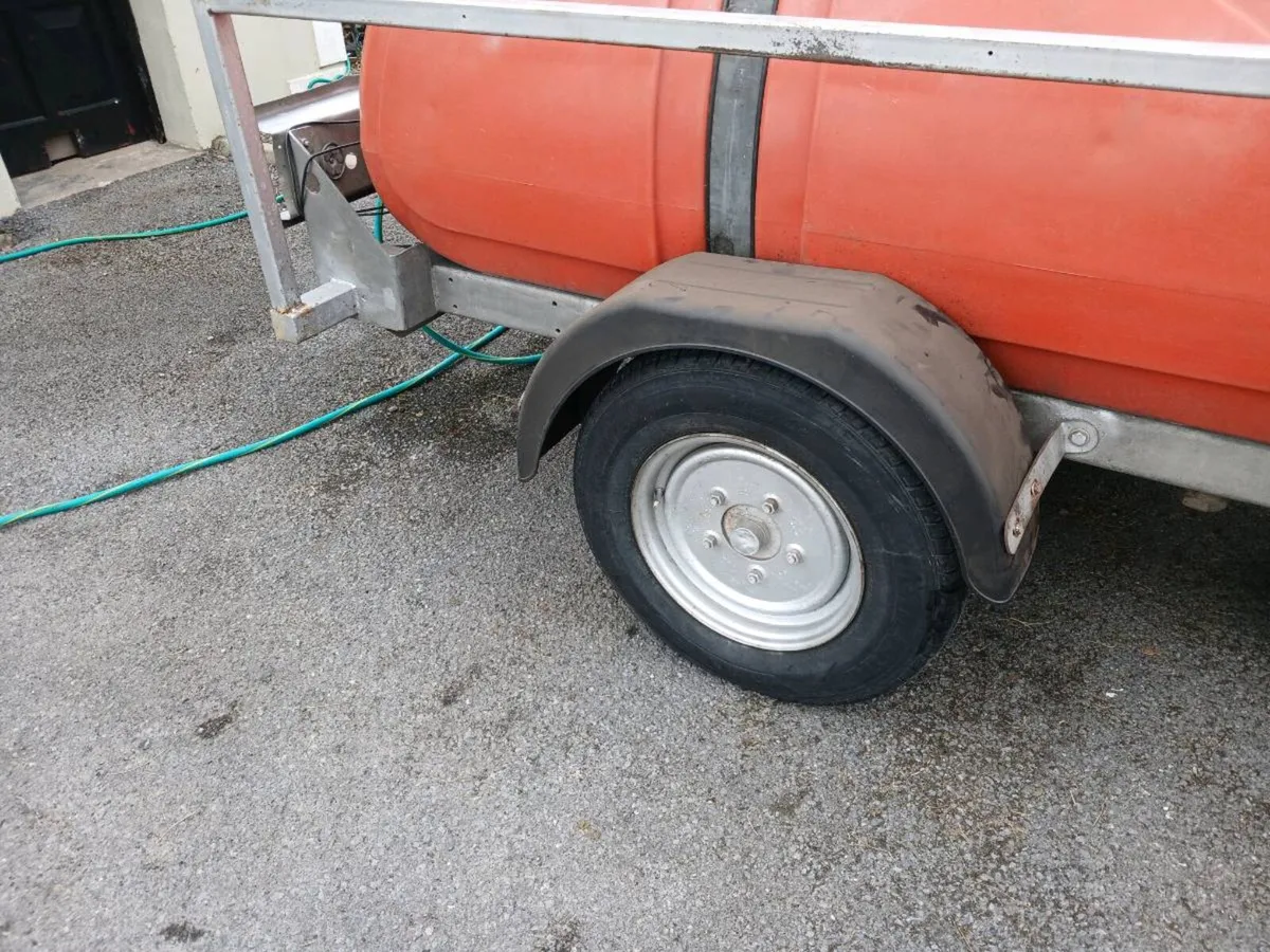 1100L bowser and 1 year old power washer - Image 3