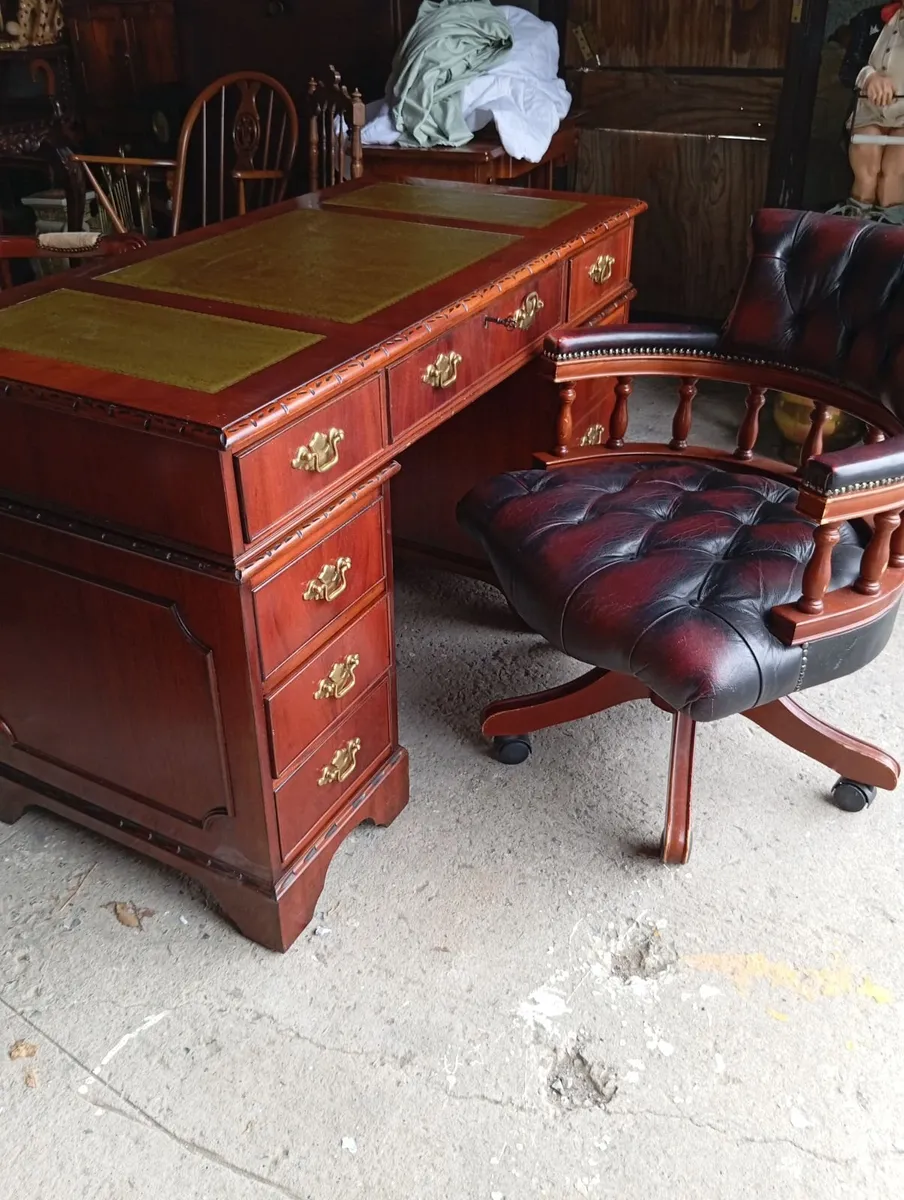 Vintage pedestal desk - Image 1