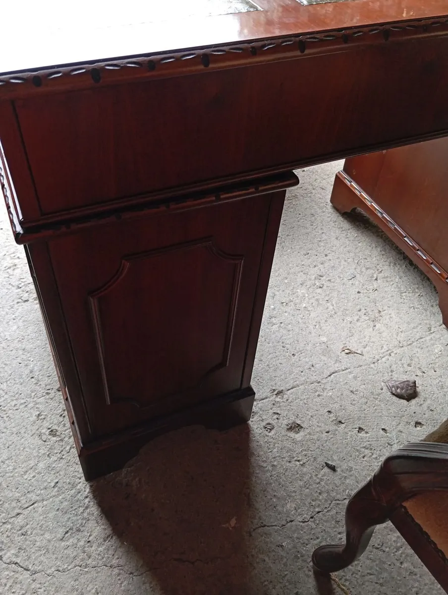 Vintage pedestal desk - Image 2