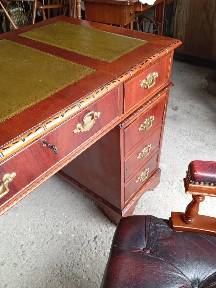 Vintage pedestal desk - Image 3