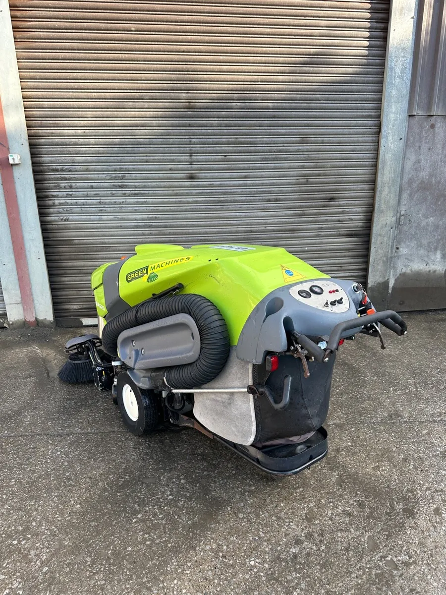 Green Machine414S2D Pedestrian Road Sweeper Diesel - Image 4