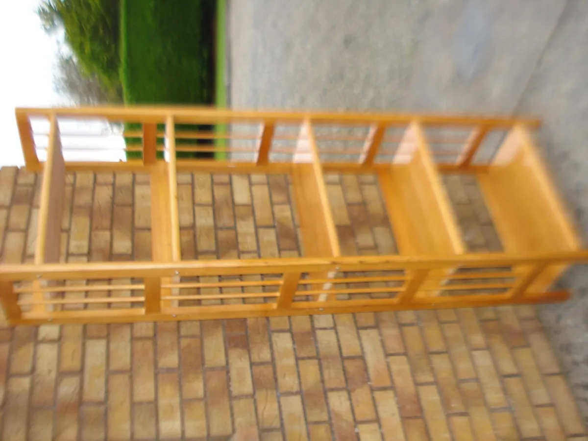TALL SOLID OAK WOODEN DISPLAY TOWER UNIT. - Image 3