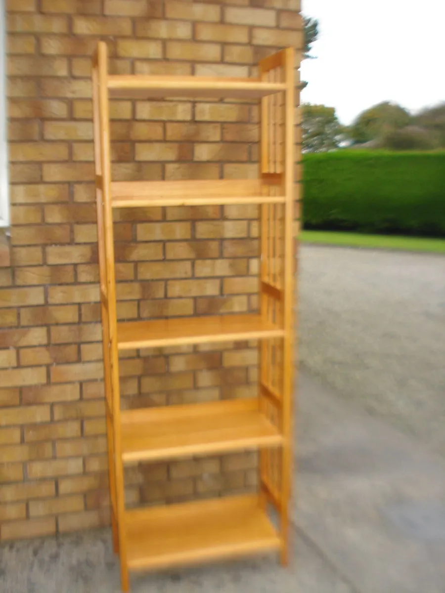 TALL SOLID OAK WOODEN DISPLAY TOWER UNIT. - Image 4