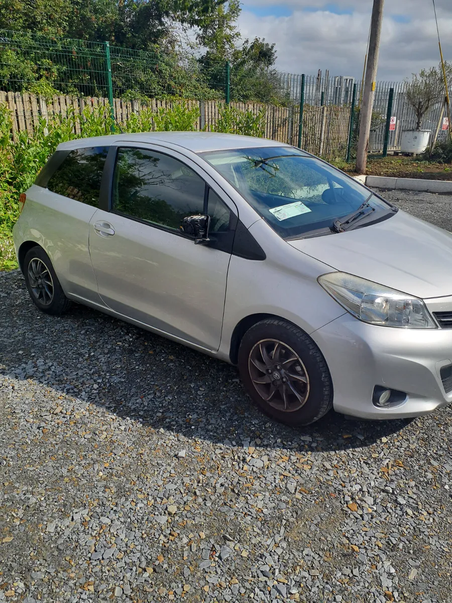 Toyota Yaris 2012 - Image 2
