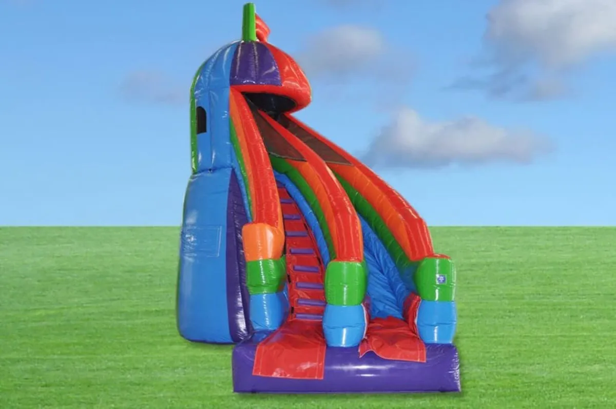 Bouncy castles - Image 4