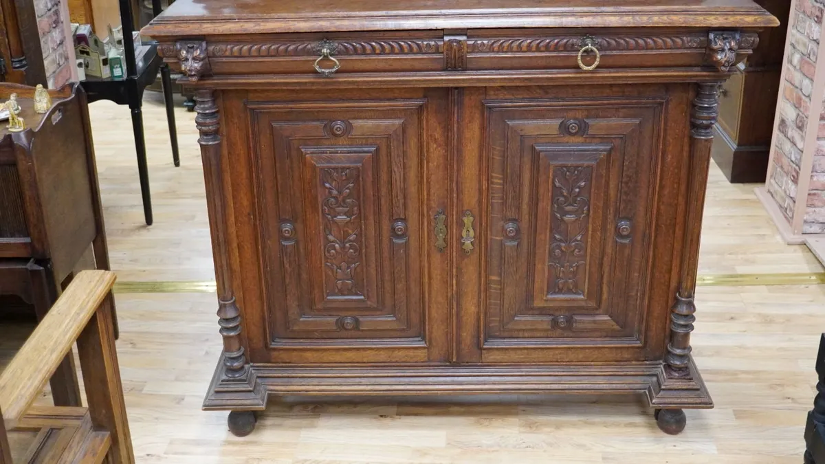 Belgian Oak Cabinet c.1890 - Image 4