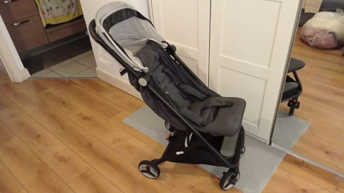 CABIN-APPROVED FOLDABLE STROLLER & many baby items - Image 4