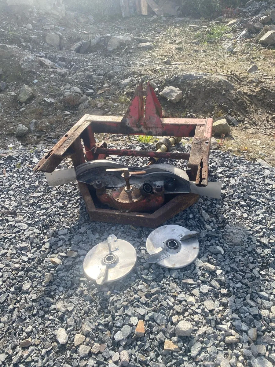 kuhn sower bin and parts - Image 4