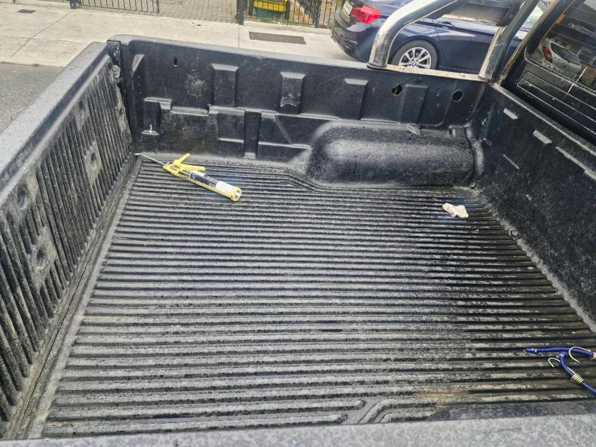 Toyota hilux tub for sale 4x4 jeep - Image 4