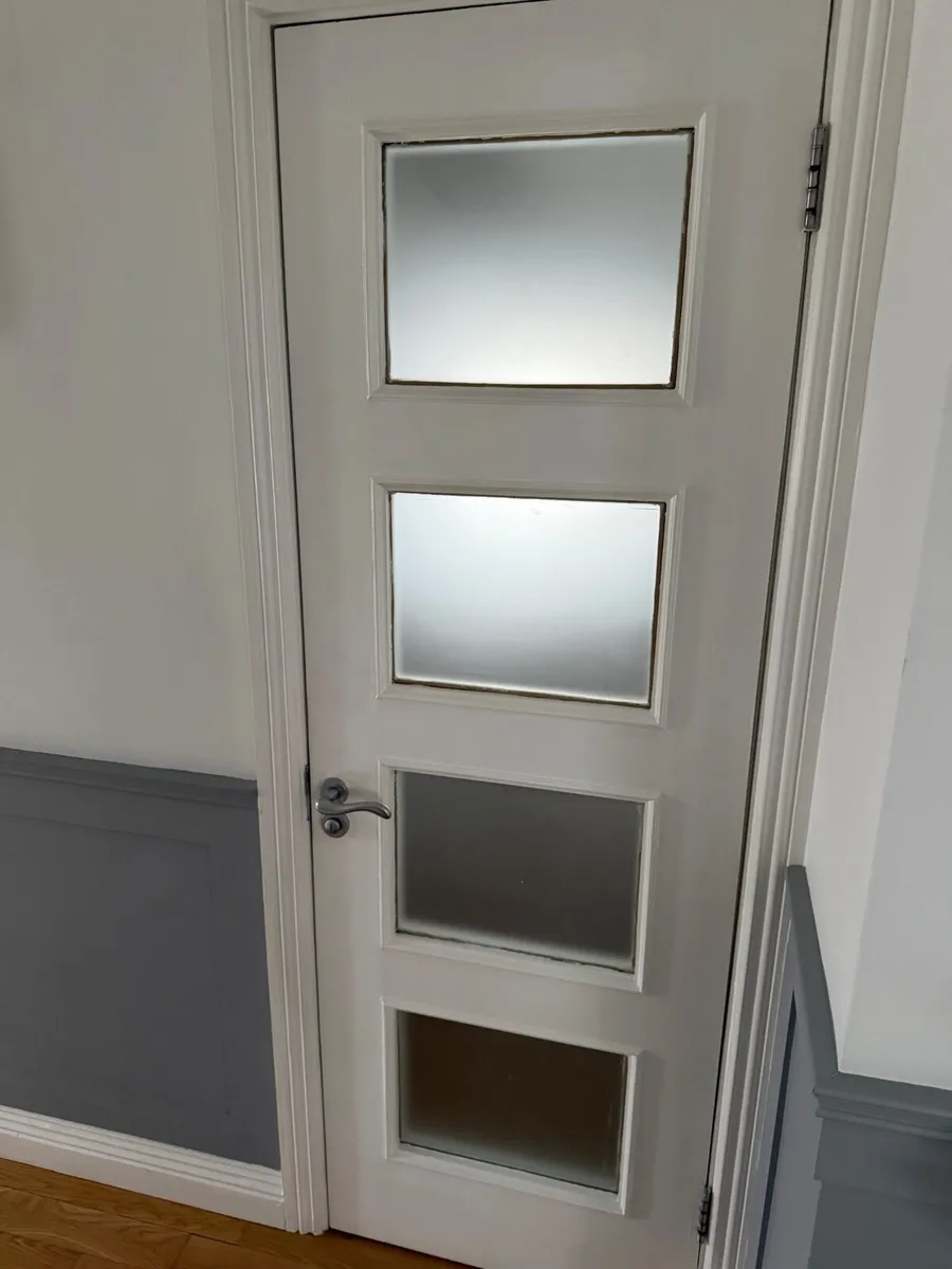 Wooden doors with handles - Image 3