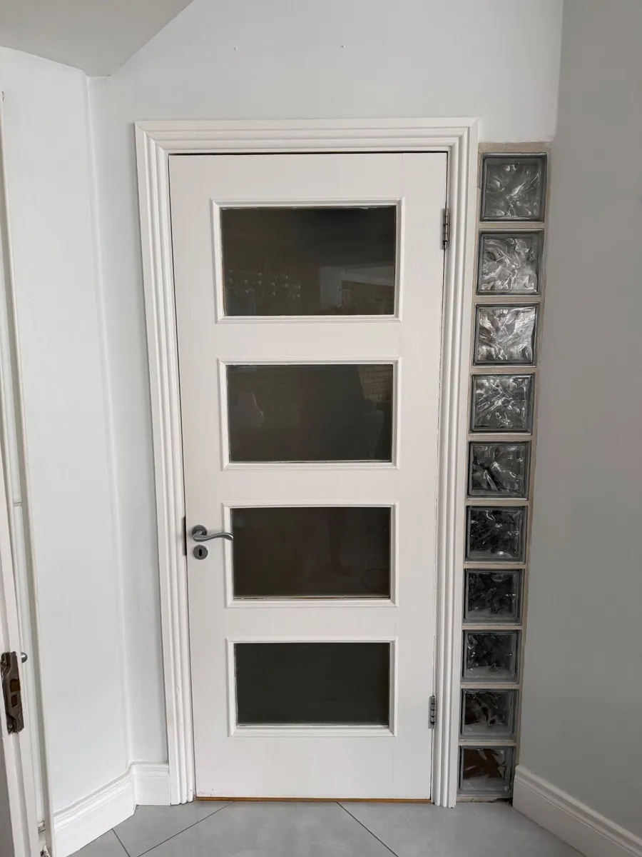 Wooden doors with handles - Image 4