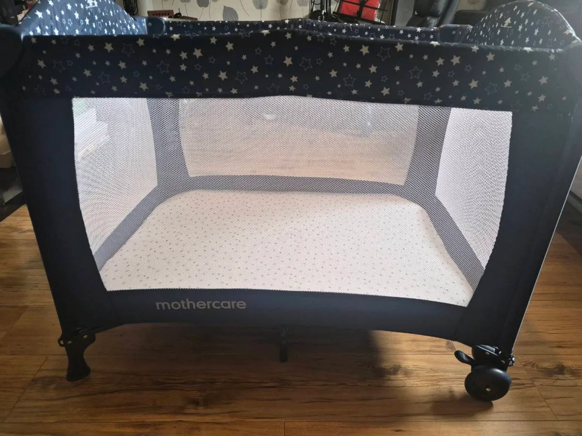 Travel cot - Image 2