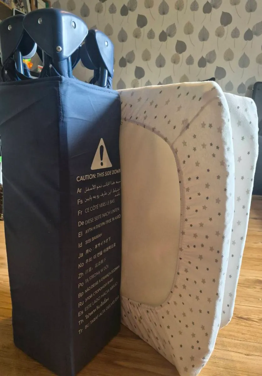 Travel cot - Image 3