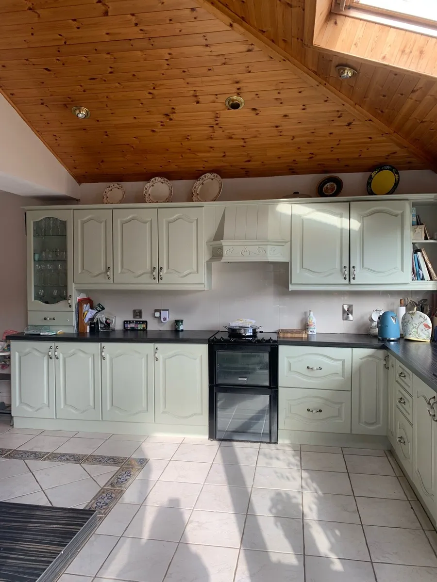 Solid oak kitchen - Image 3