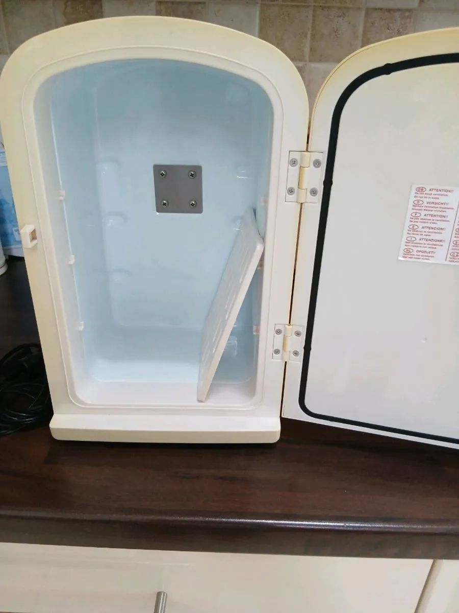 SMALL FRIDGE IN CAR CHARGER ONLY - Image 2