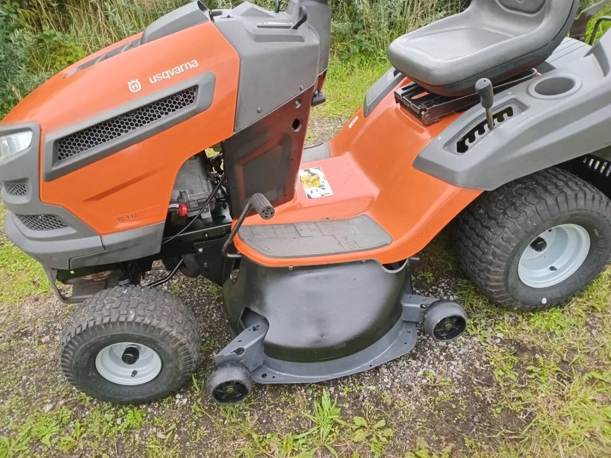 Ride on Lawnmower - Image 4