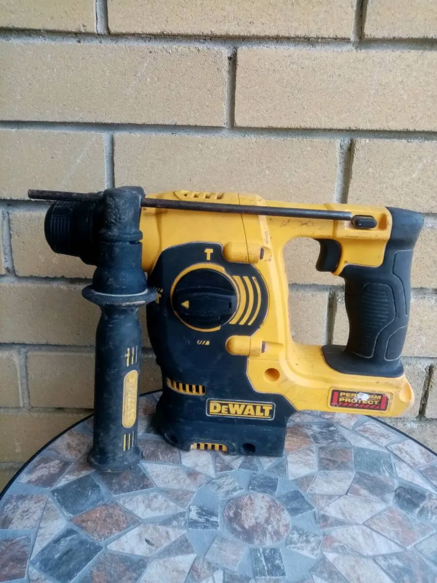Dewalt 18v XR LI-ION Battery Hammer Drill