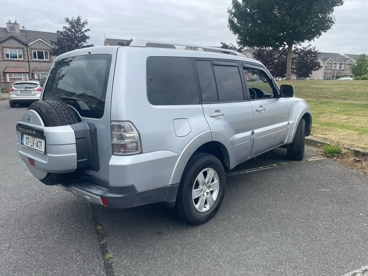 2007 Mitsubishi Pajero LWB - Image 2